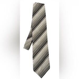GIORGIO ARMANI MENS CLASSIC TIE 100% SILK MADE IN ITALY GREY SILVER STRIPED